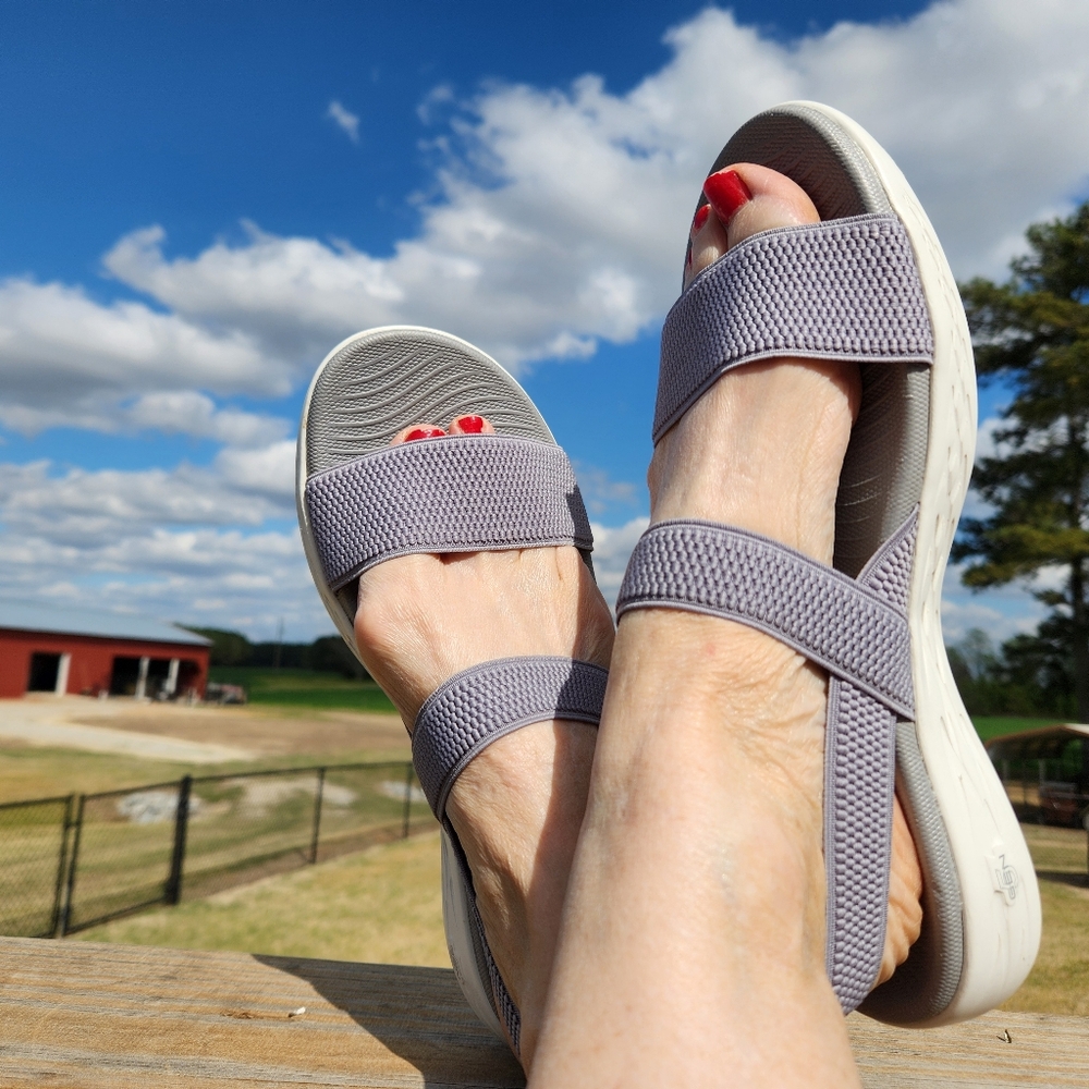 Skechers Goga Run gray sandals 10